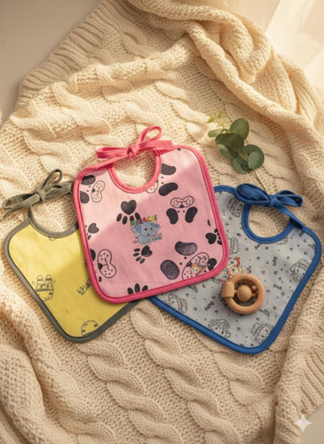 خرید پیش بند نوزادی کوچک از فروشگاه کودکانه ها